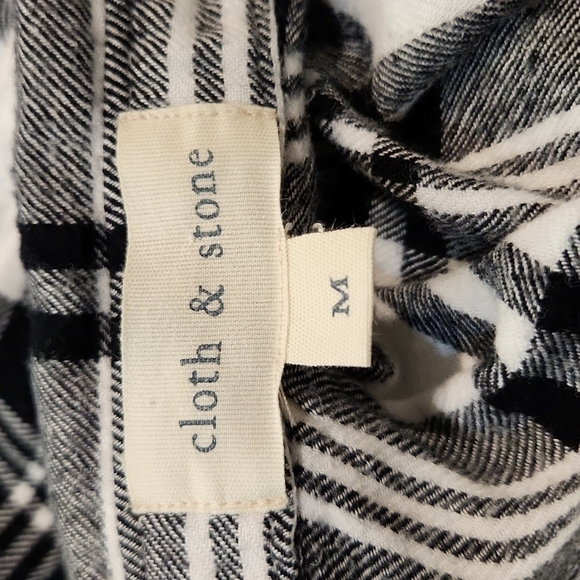 𝅺CLOTH & Stone Plaid Vneck Button Up Raw Fringe Hem Plaid Top - Picture 6 of 7